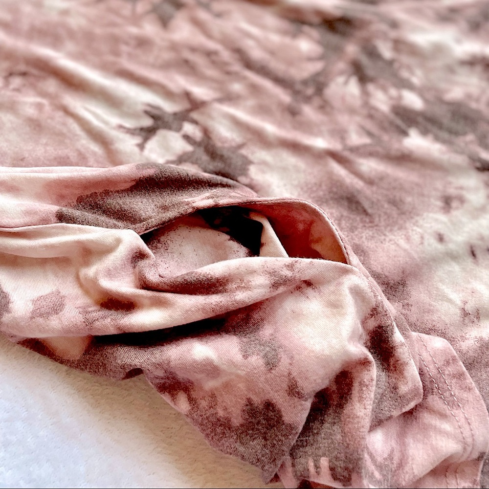 3/$15 **NWOT** SEW IN LOVE, (Size M) Mauve & Cream Watercolor Tie Dye Swing Top - Picture 4 of 6